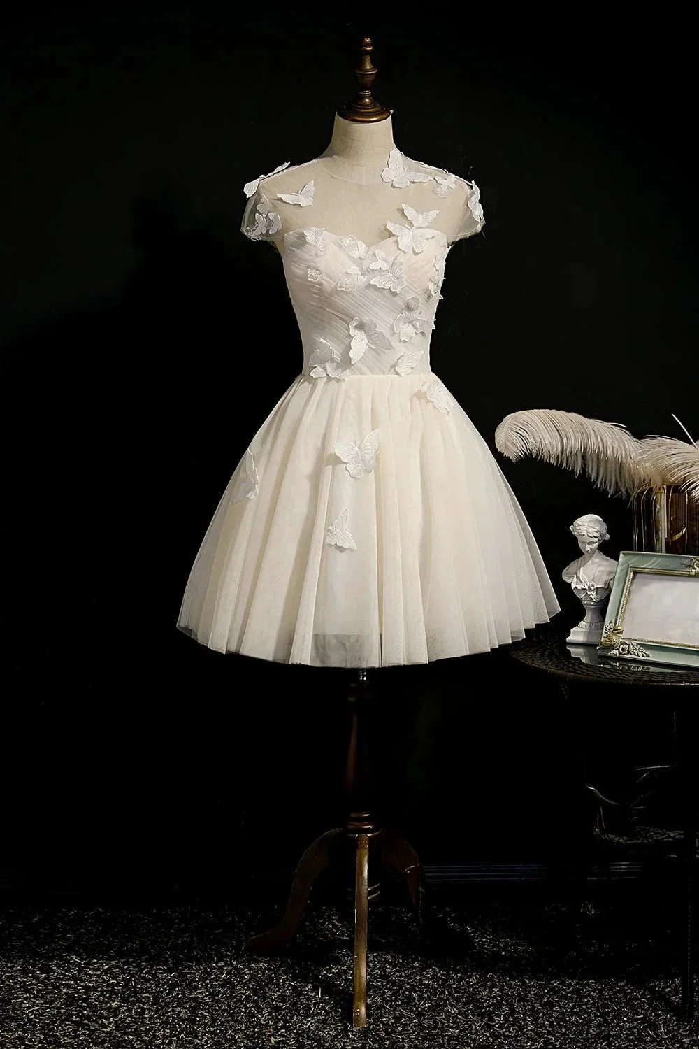 Champagne Lace Up Butterfly Appliques Tulle Homecoming Dresses - Image 2