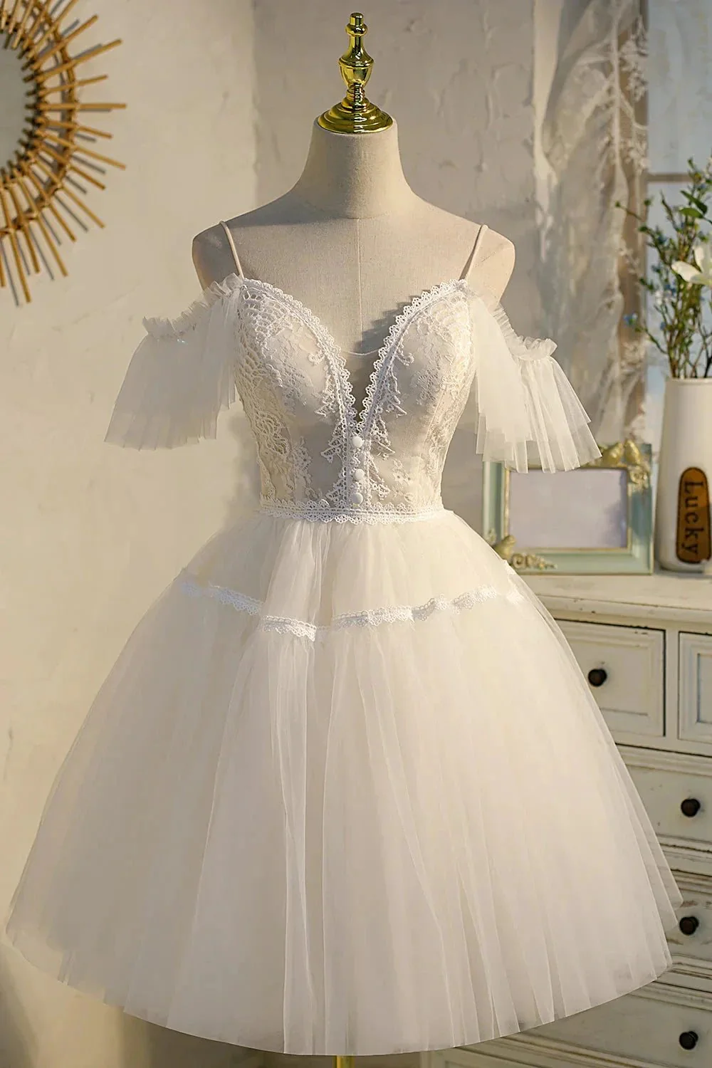 Champagne V Neck Spaghetti Straps Tulle Princess Homecoming Dresses - Image 2