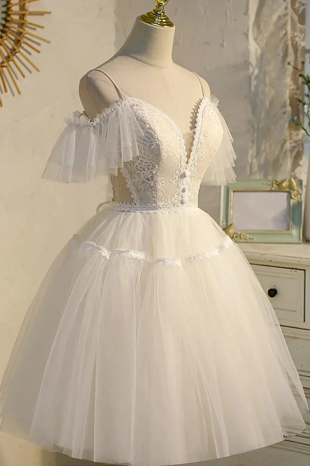 Champagne V Neck Spaghetti Straps Tulle Princess Homecoming Dresses - Image 5