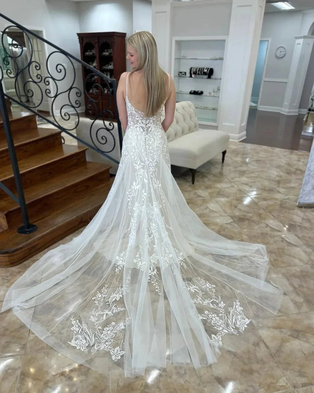 Charming A-line V-neck Sleeveless Appliques Lace Train Wedding Dress - Image 4