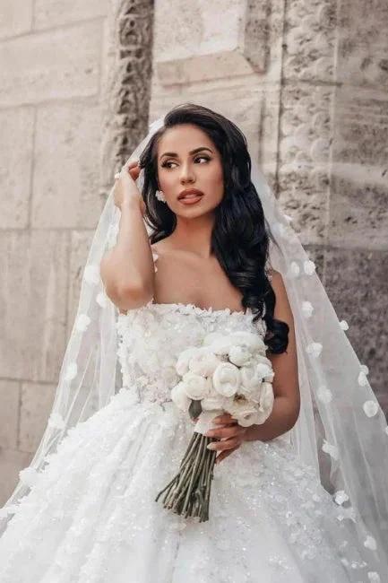 Charming Ball Gown Lace Square Sleeveless White Wedding Dresses With Appliques - Image 2