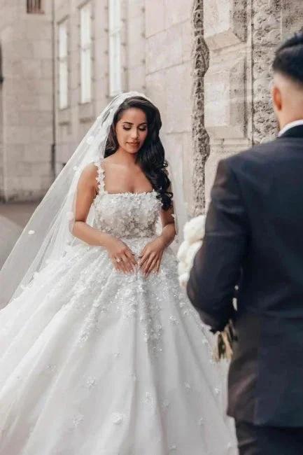 Charming Ball Gown Lace Square Sleeveless White Wedding Dresses With Appliques - Image 5
