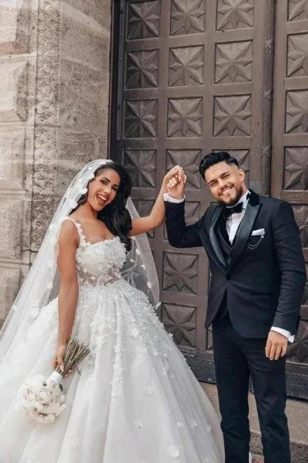 Charming Ball Gown Lace Square Sleeveless White Wedding Dresses With Appliques - Image 6