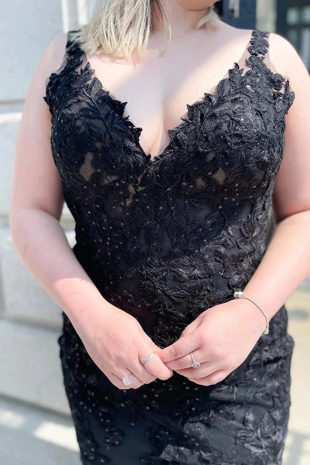 Charming Black Long Mermaid V-neck Lace Tulle Open Back Prom Dress - Image 2