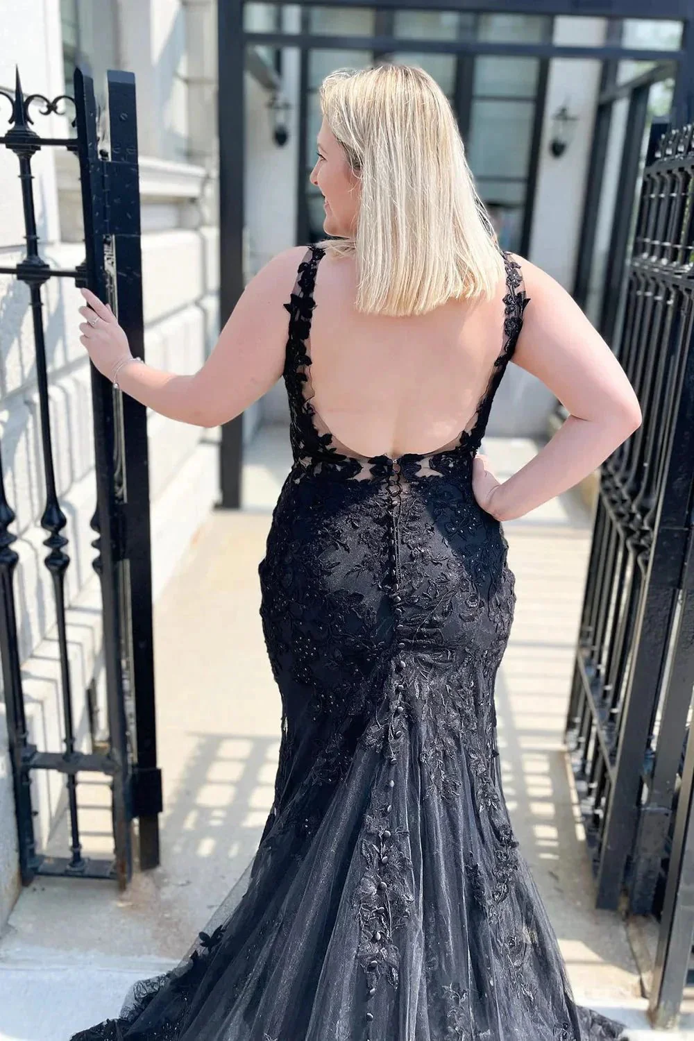 Charming Black Long Mermaid V-neck Lace Tulle Open Back Prom Dress - Image 3
