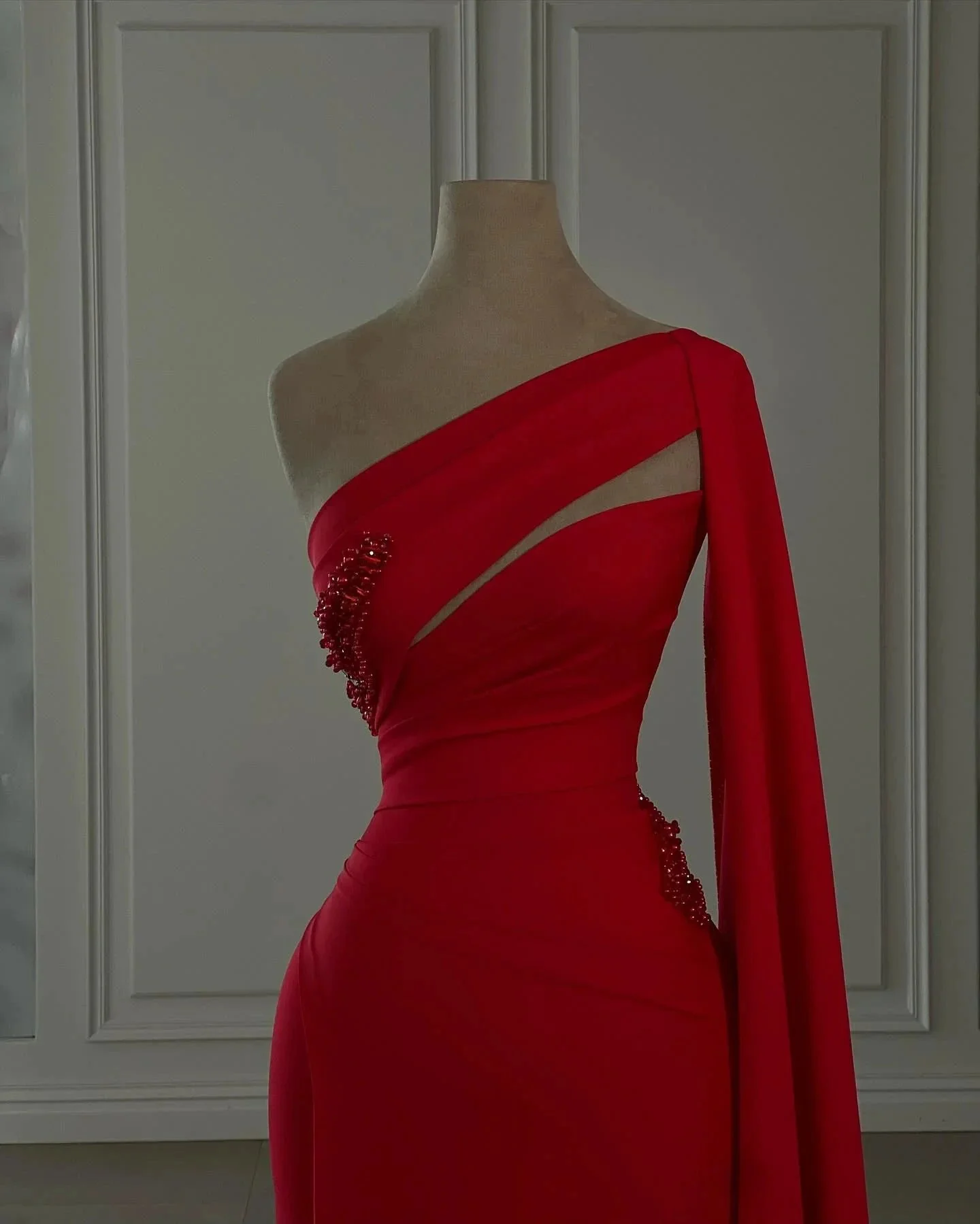 Charming Column Chiffon One Shoulder Long Sleeve Red Prom Dresses With Rhinestone - Image 2