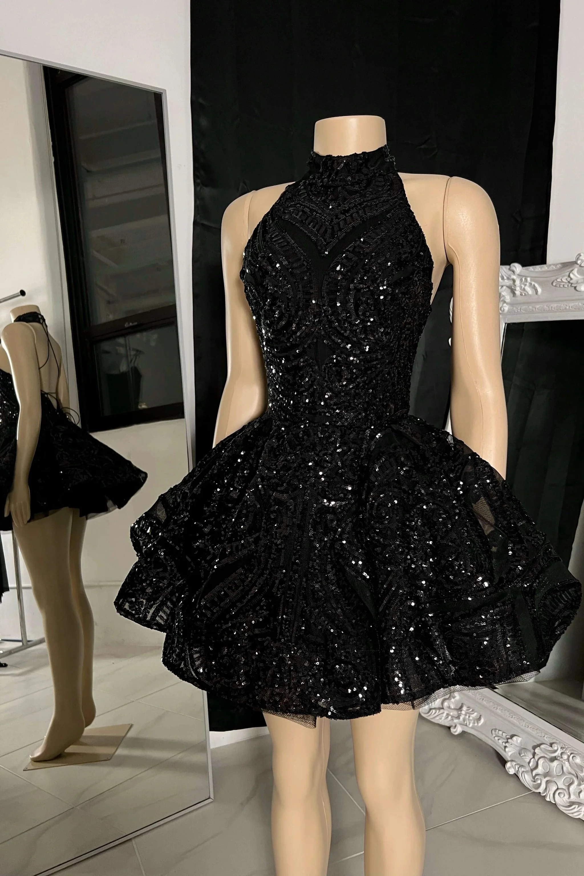 Charming High-neck Sleeveless MIni Prom Dress With Beading - Image 2