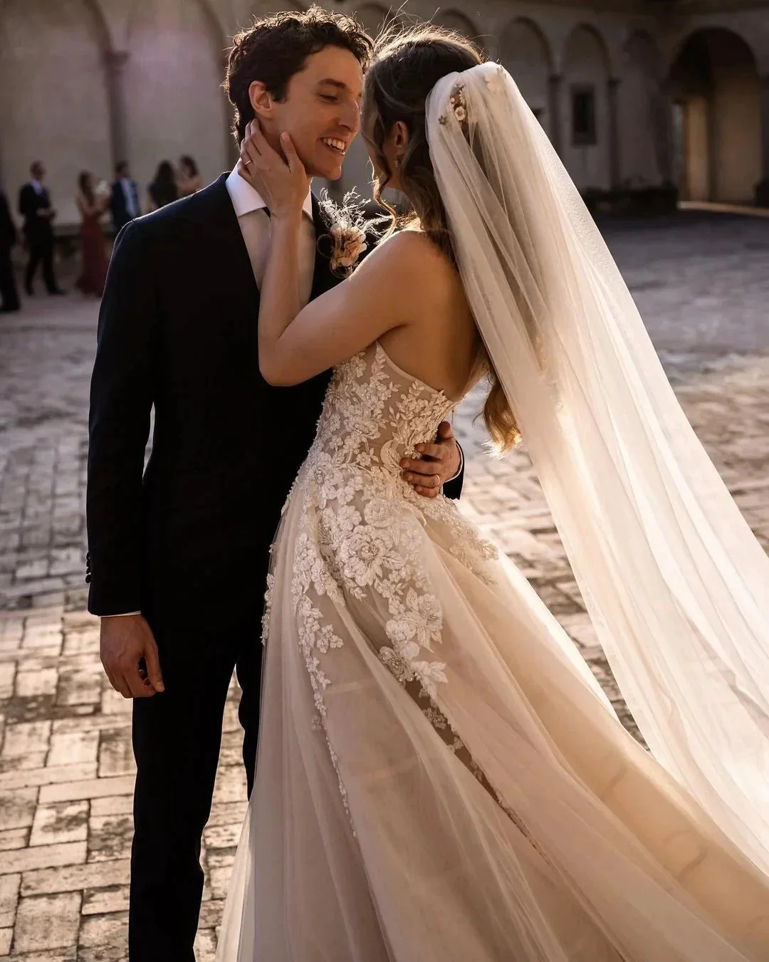 Charming Long A-Line Sweetheart Backless Train Tulle Floral Lace Wedding Dress - Image 4