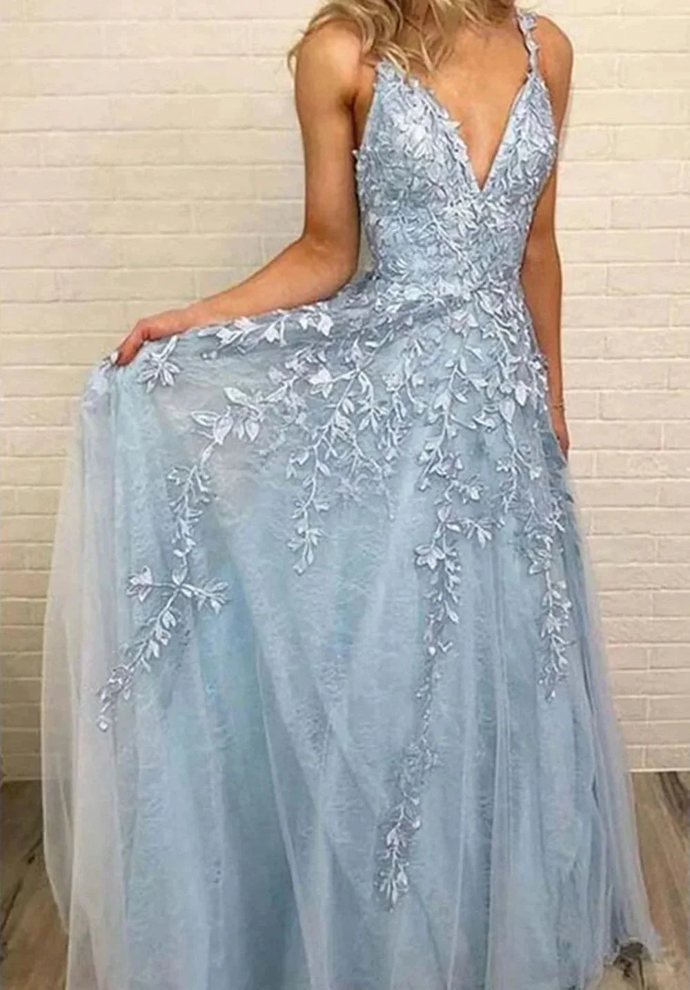 Charming Long A-Line V-neck Spaghetti Straps Tulle Open Back Prom Dress - Image 4