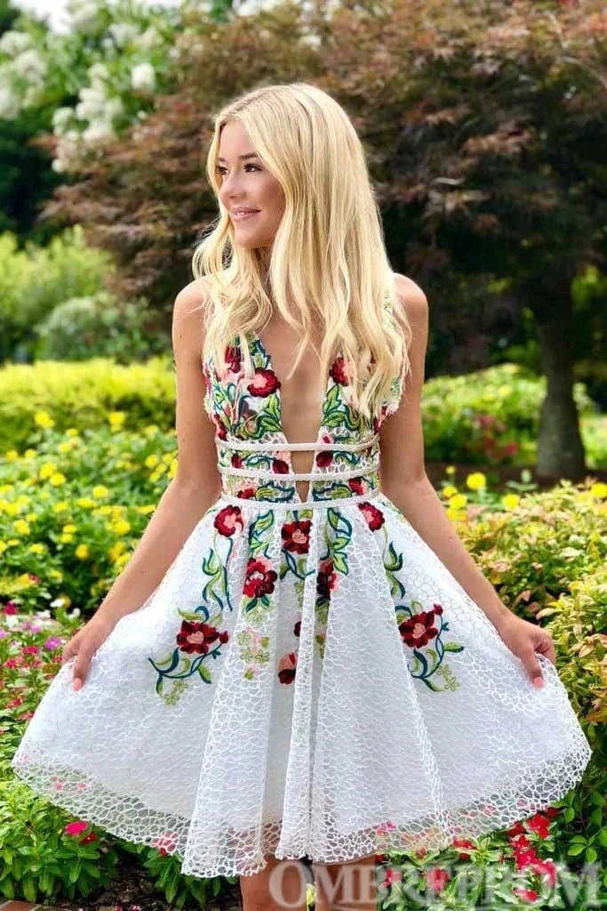 Charming V Neck Lace Short Prom Dresses with Embroidery - Image 4