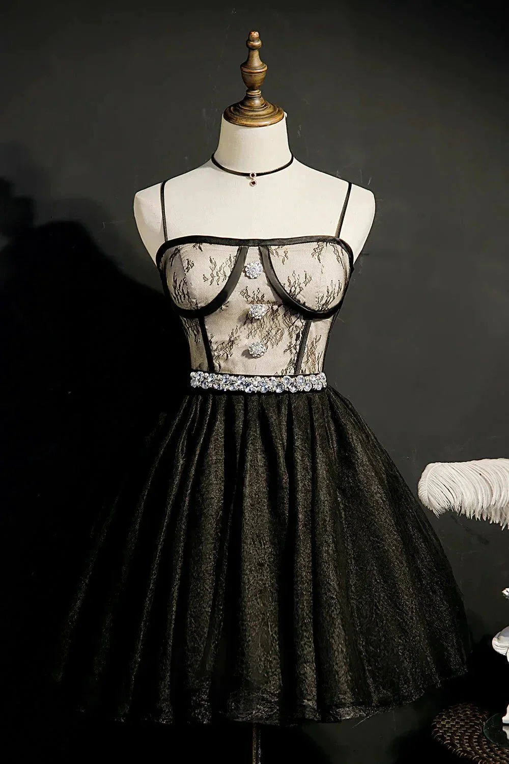 Chic Lace Spaghetti Straps Tulle Short Homecoming Dresses - Image 2
