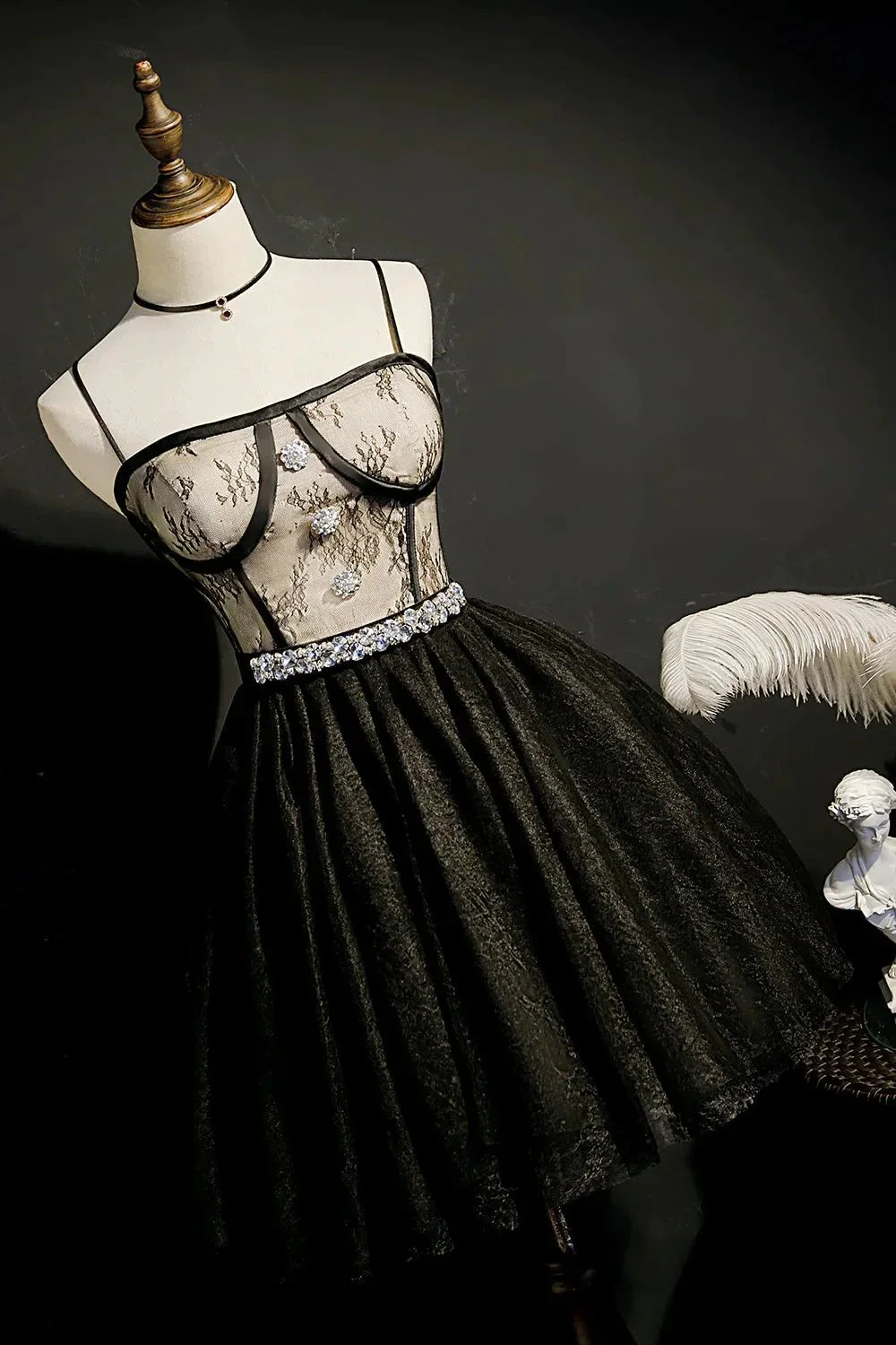 Chic Lace Spaghetti Straps Tulle Short Homecoming Dresses - Image 3