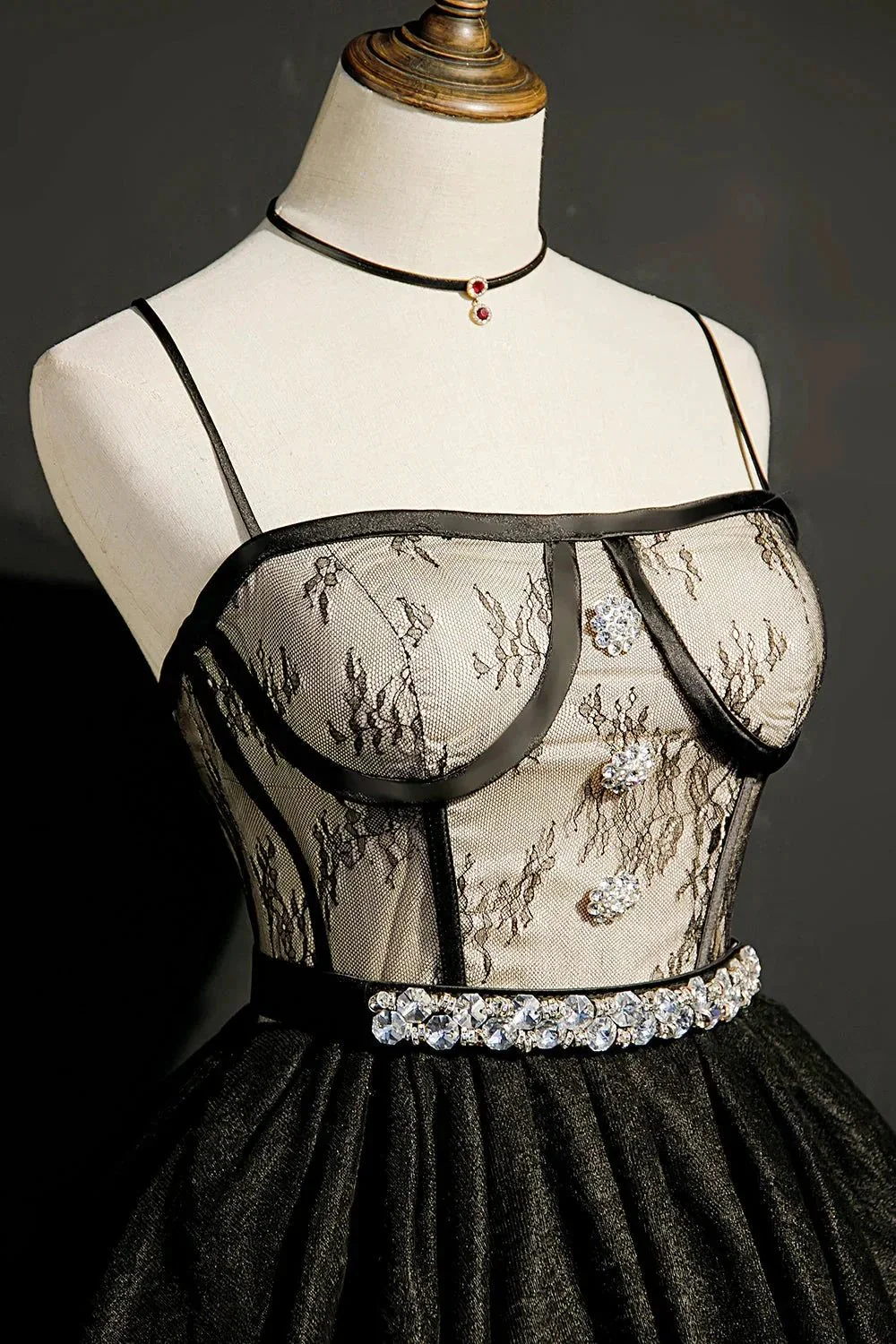 Chic Lace Spaghetti Straps Tulle Short Homecoming Dresses - Image 4