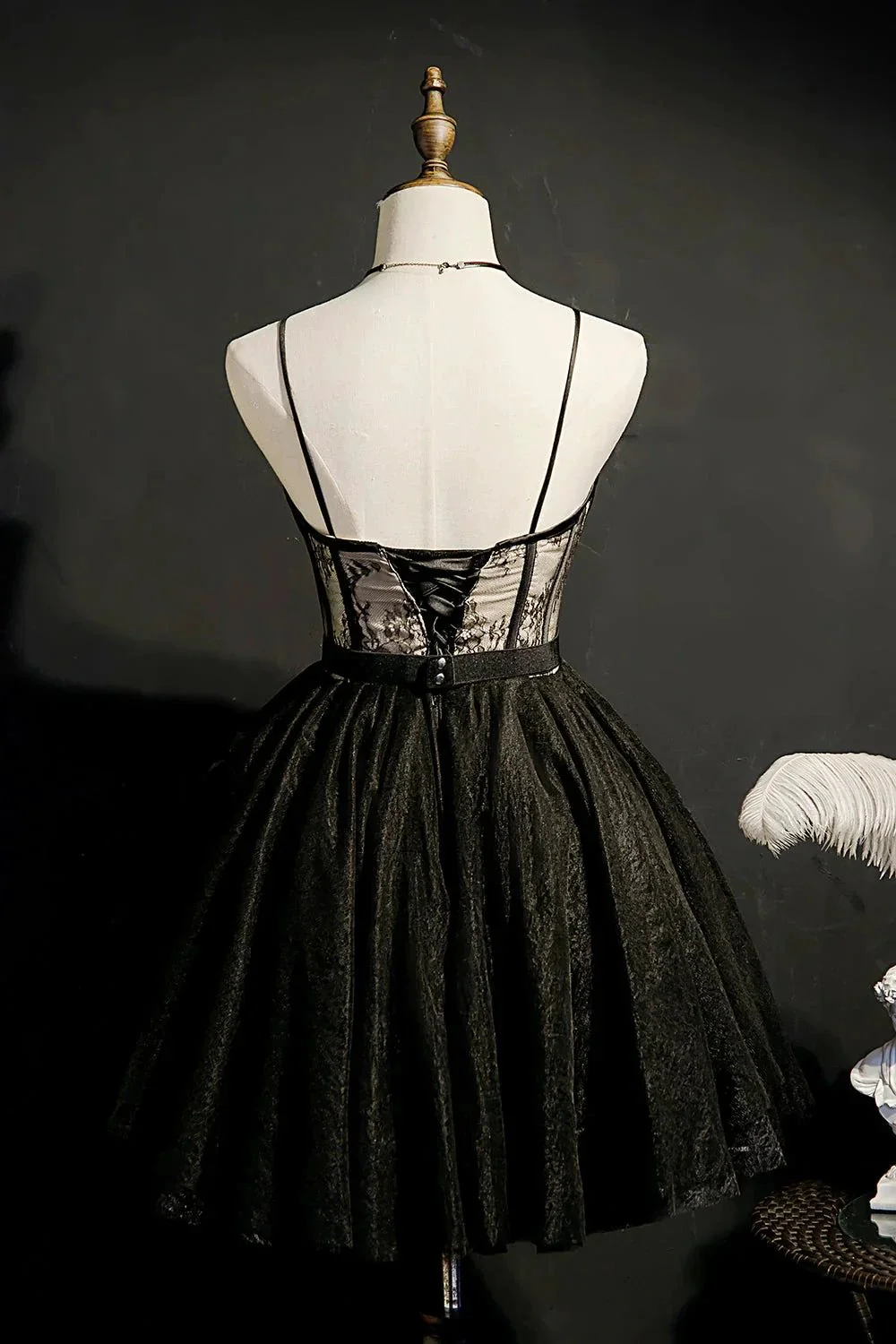 Chic Lace Spaghetti Straps Tulle Short Homecoming Dresses - Image 5
