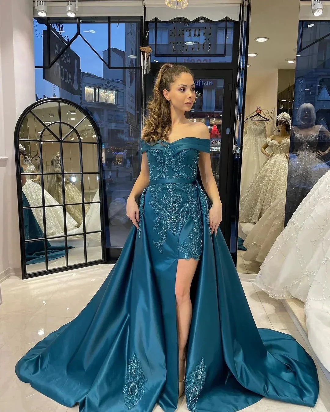 Chic Floor Length Sweetheart Off-The-Shoulder Sheath Ribbon Prom Dress with Appliques - Image 4