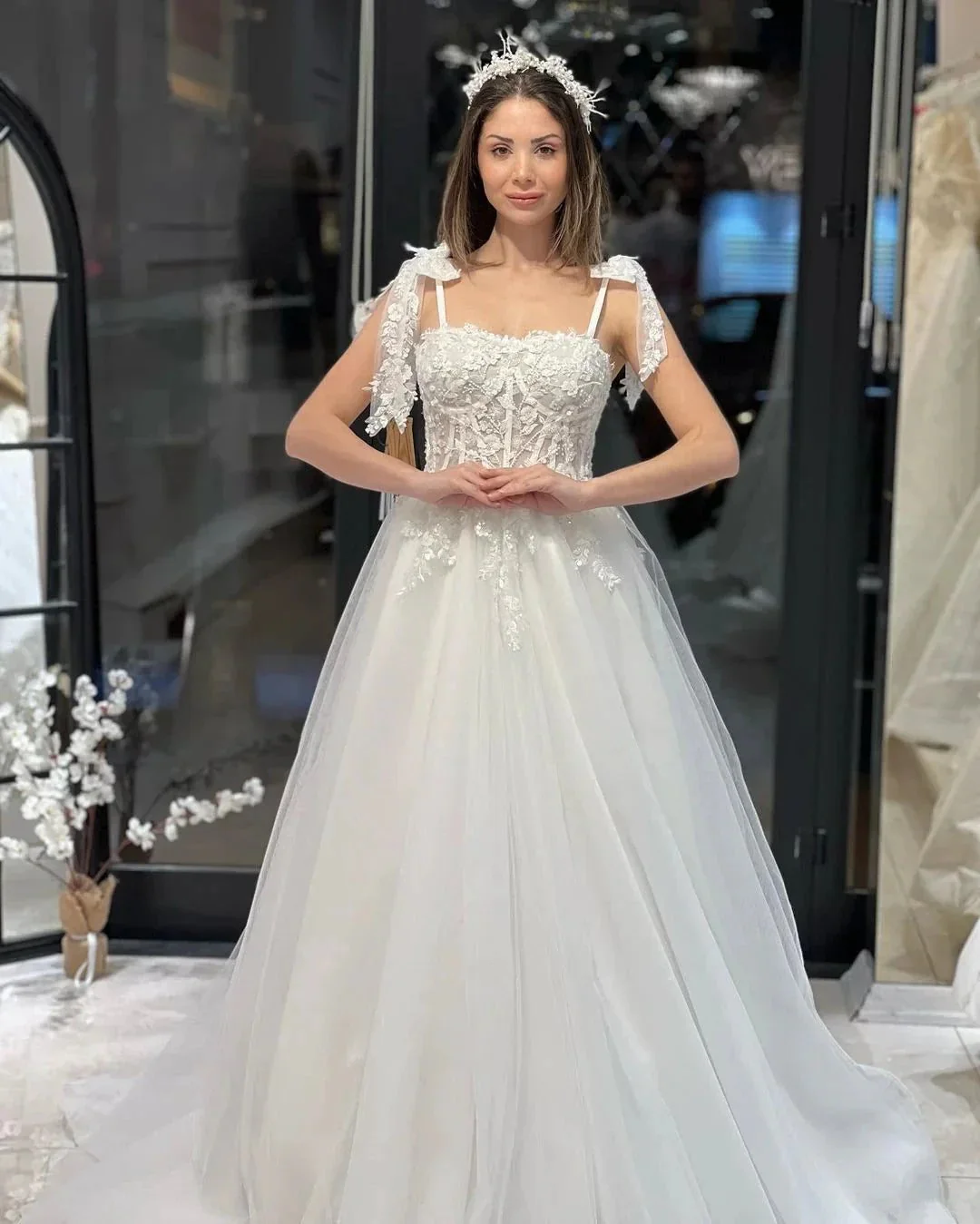 Chic Floor Length Sweetheart Sleeveless A-Line Tulle Wedding Dress with Appliques - Image 4