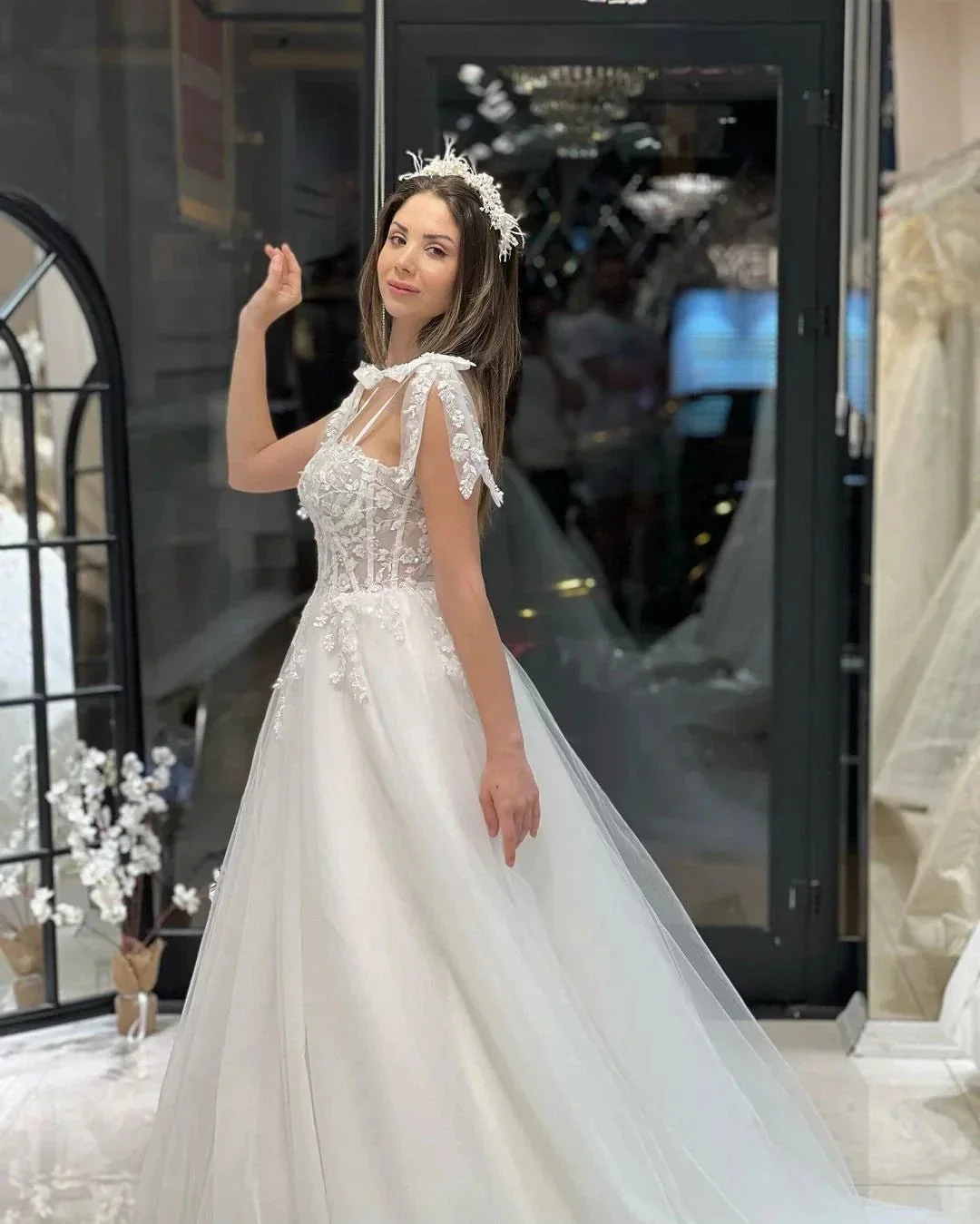 Chic Floor Length Sweetheart Sleeveless A-Line Tulle Wedding Dress with Appliques - Image 5