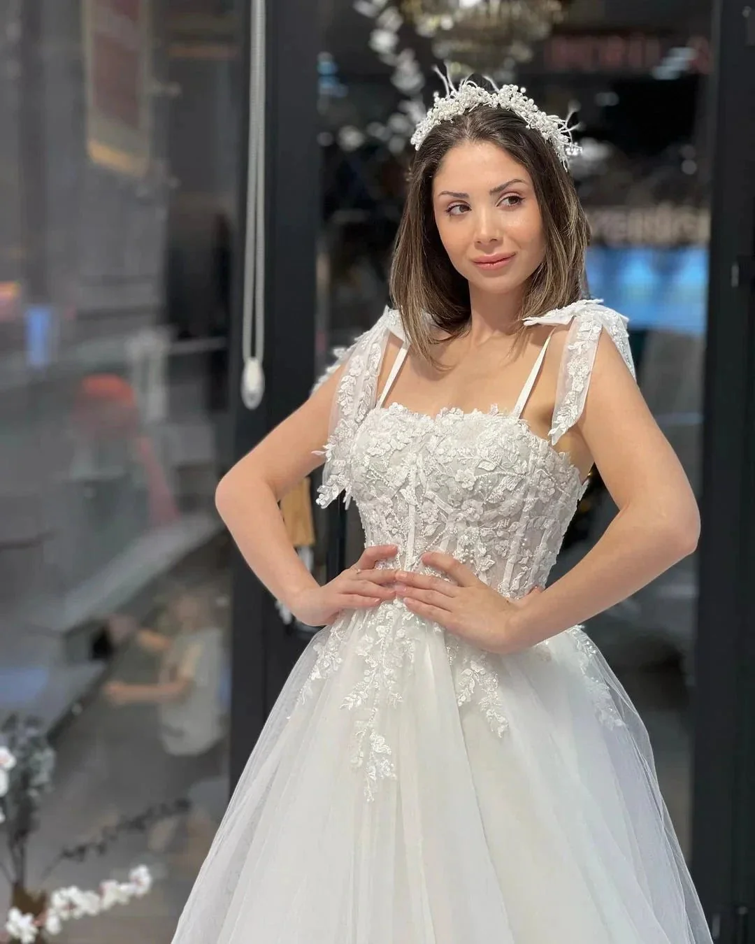 Chic Floor Length Sweetheart Sleeveless A-Line Tulle Wedding Dress with Appliques - Image 6