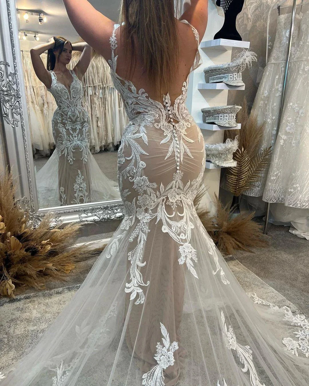 Chic Floor Length V-Neck Sleeveless Mermaid Lace Wedding Dress with Chapel Train - Image 2