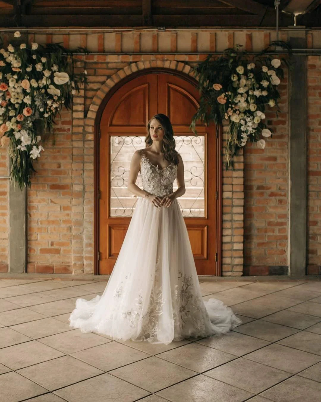 Chic Long A-line Sleeveless Flowers Backless Wedding Dress With Lace - Image 4
