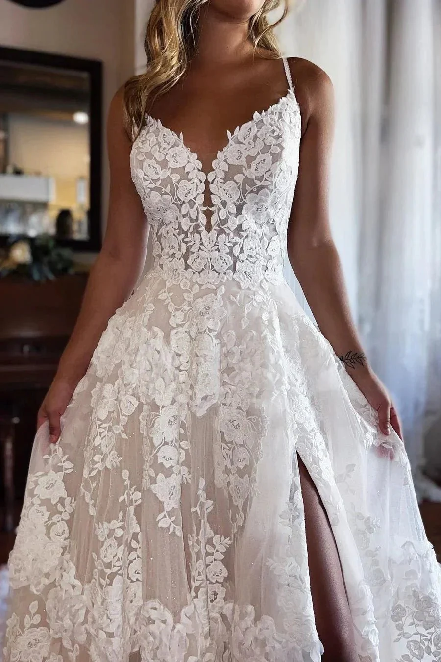 Chic Long A-line Spaghetti Straps Lace Wedding Dress With Slit - Image 3