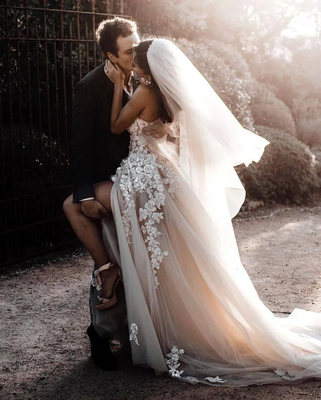 Chic Long A-line Sweetheart Lace Tulle 3D Floral Wedding Dress - Image 3