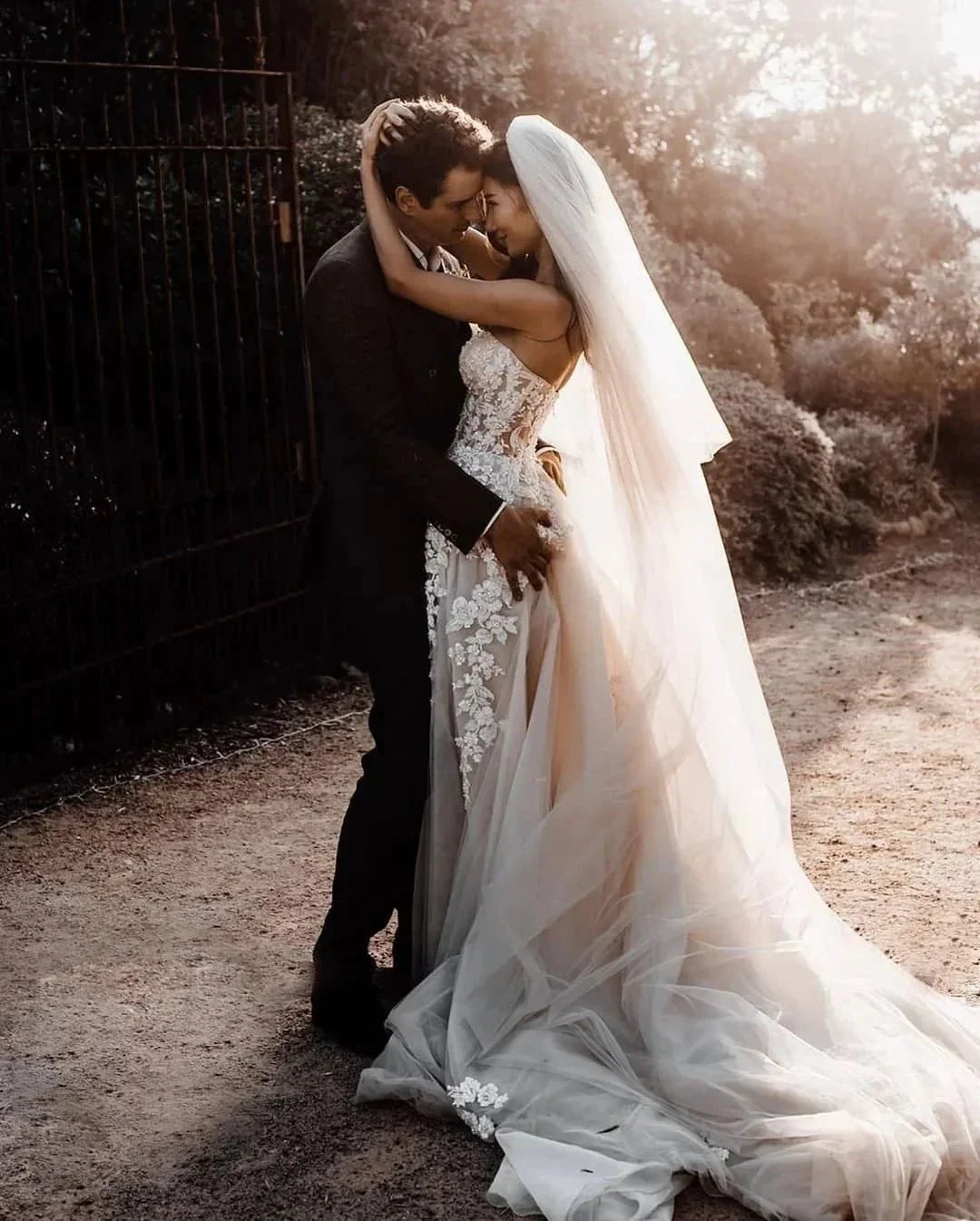 Chic Long A-line Sweetheart Lace Tulle 3D Floral Wedding Dress - Image 4