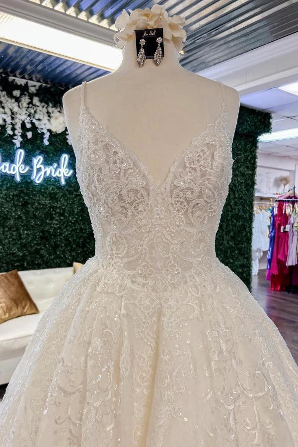 Chic Long A-line V-neck Floral Lace Open Back Wedding Dresses - Image 3