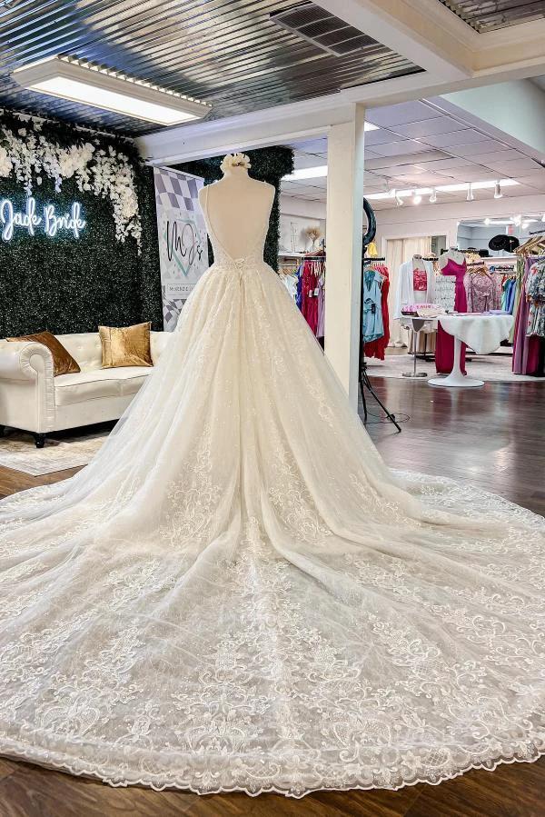 Chic Long A-line V-neck Floral Lace Open Back Wedding Dresses - Image 4