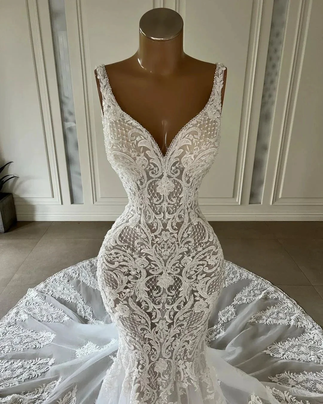 Chic Long Mermaid V-neck Sleeveless Wedding Dress With Lace - Image 2