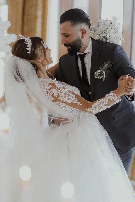 Chic Long White A-line Lace Tulle Wedding Dress with Long Sleeves - Image 5