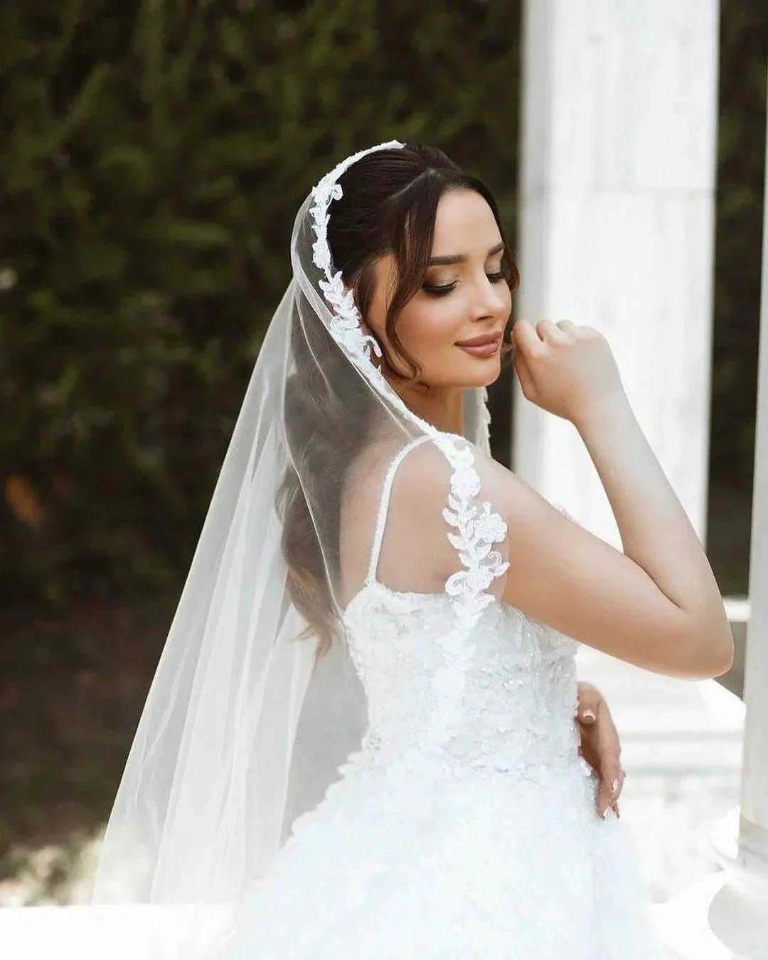 Chic Long White A-line Spaghetti Straps Lace Sleeveless Wedding Dress - Image 2