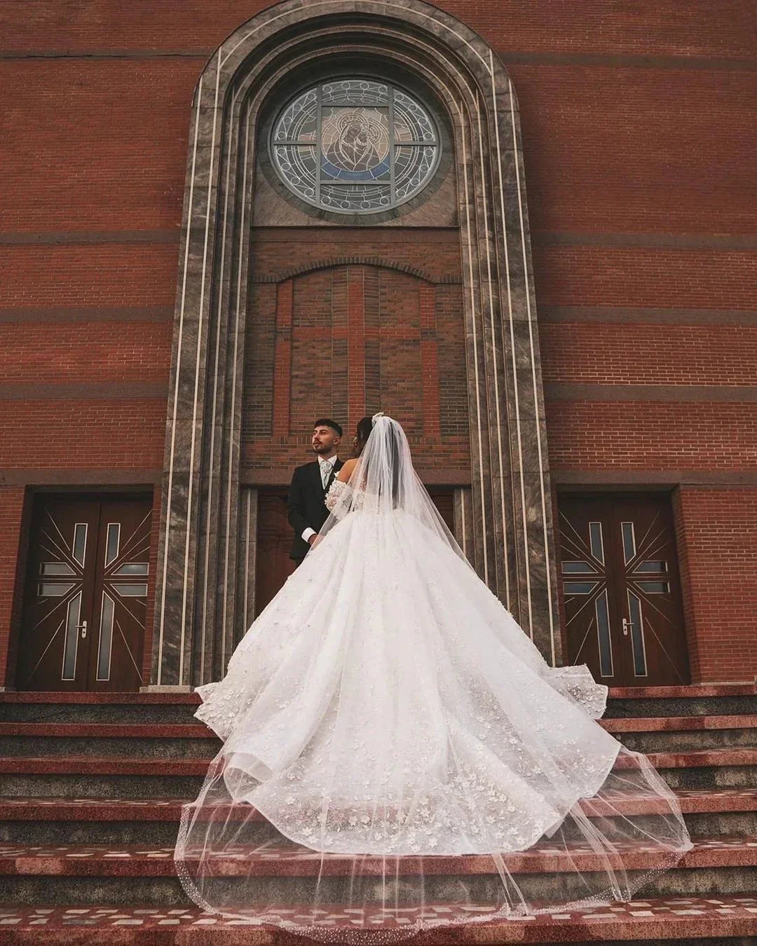Chic Long White V-neck A-line Appliques Wedding Dress With Sleeves And Train - Image 3