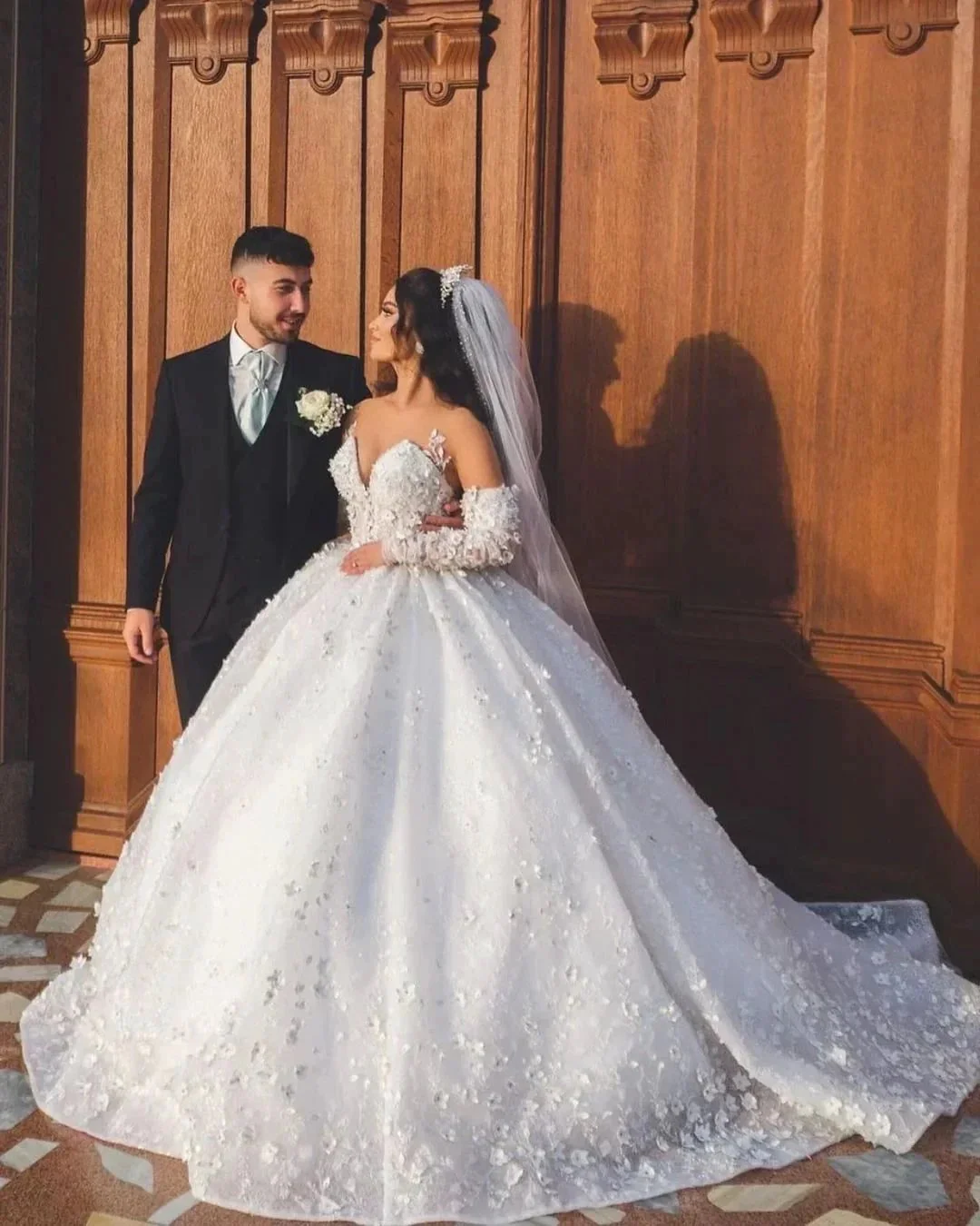 Chic Long White V-neck A-line Appliques Wedding Dress With Sleeves And Train - Image 4