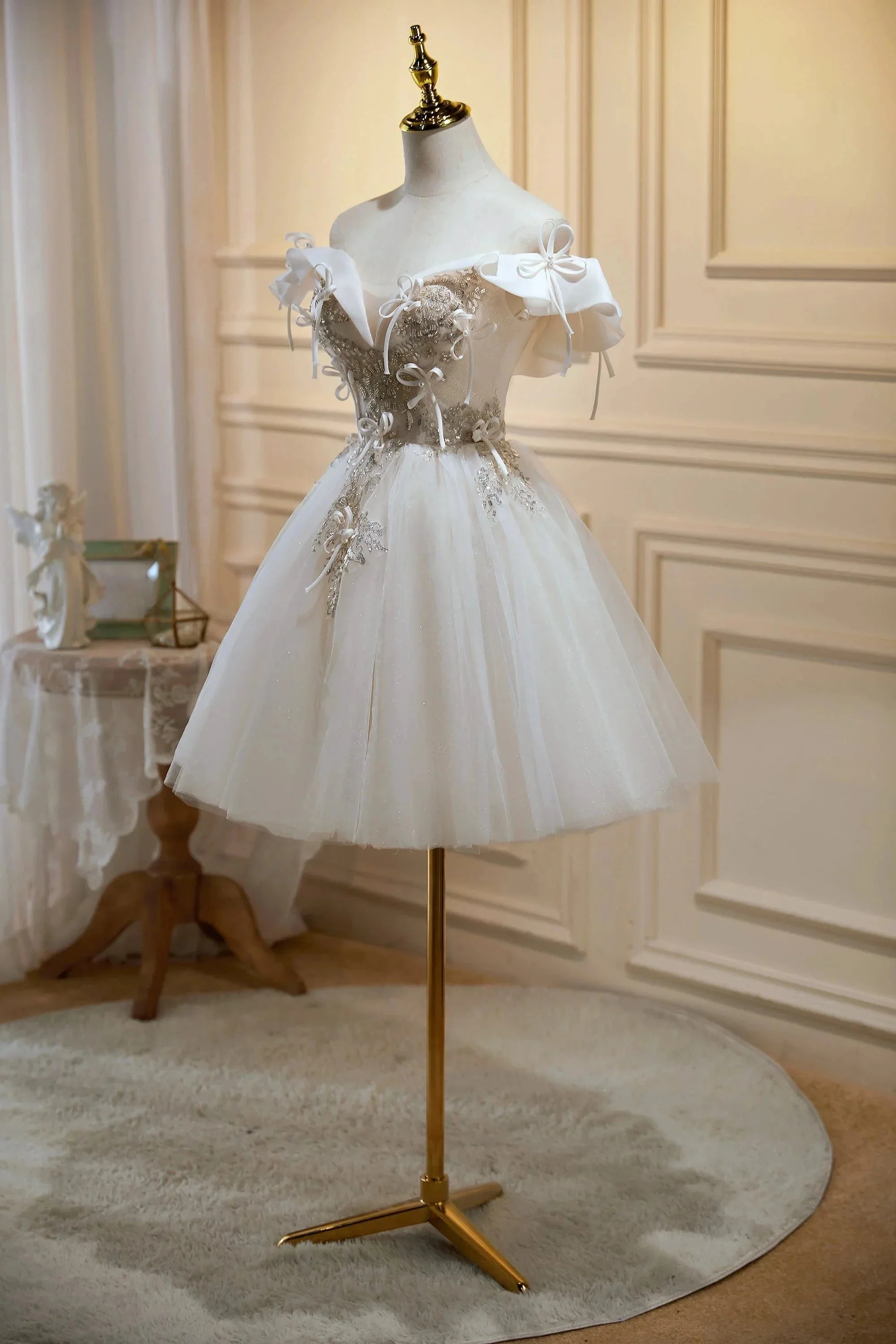 Chic Off The Shoulder V Neck Tulle Short Homecoming Dresses - Image 3