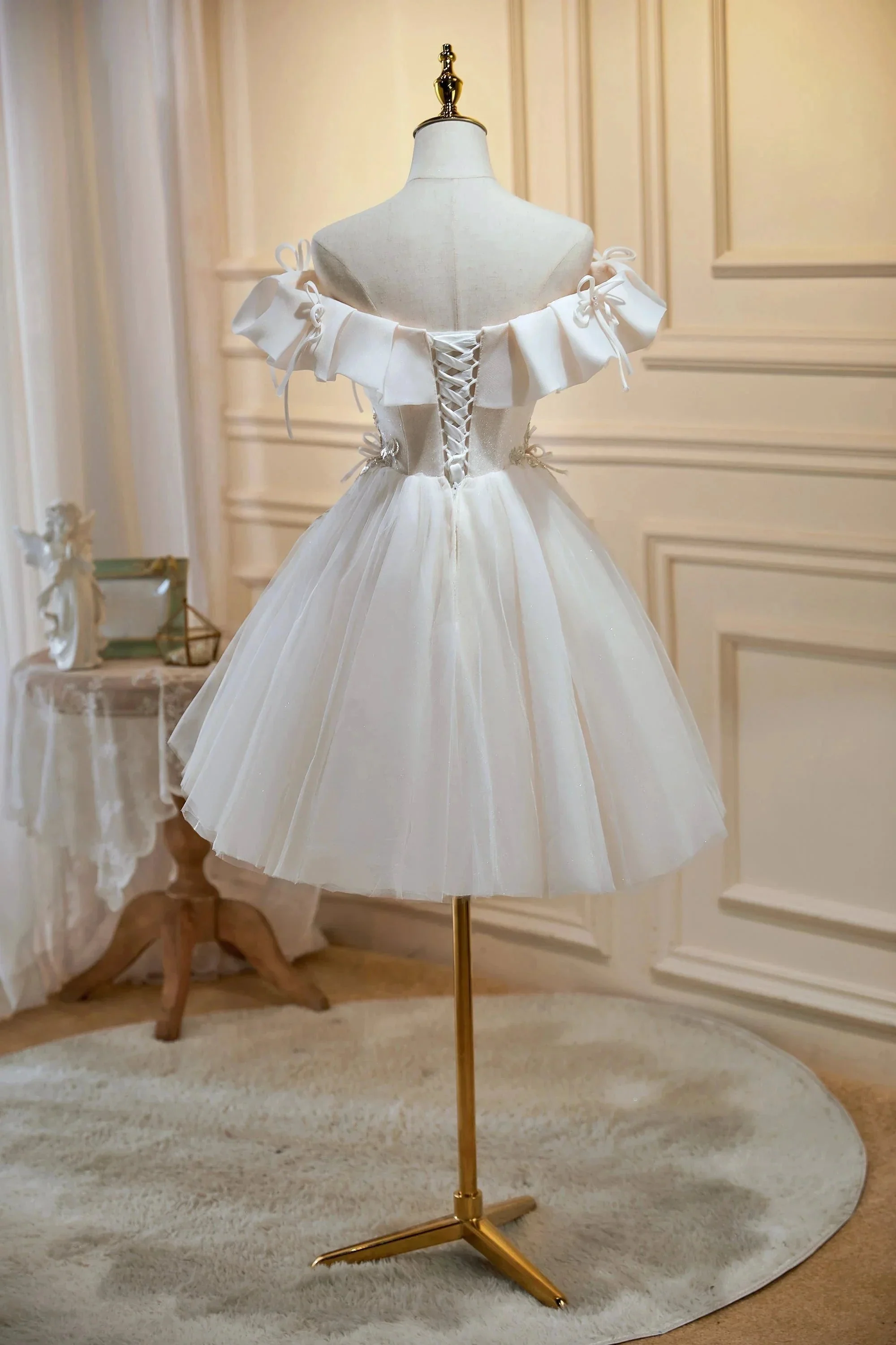 Chic Off The Shoulder V Neck Tulle Short Homecoming Dresses - Image 4