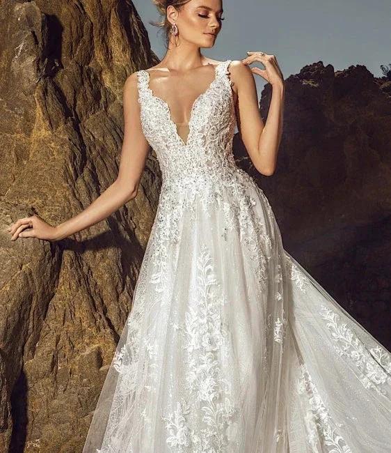 Chic Sleeveless V-Neck Wedding Dress Aline Tulle Brial Dress with Lace Appliques& Pockets - Image 4
