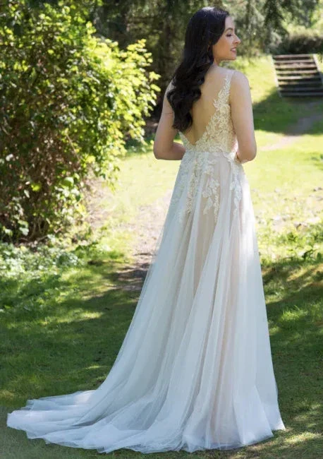 Chic V-neck Appliques Tulle A-line Wedding Dress - Image 2