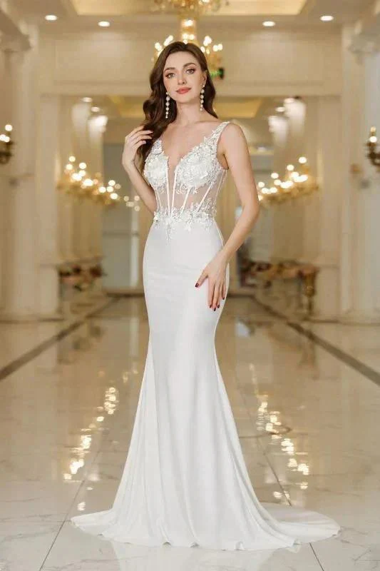 Chic V-Neck Mermaid Wedding Dress White Lace Appliques Bridal Gown with Pearls - Image 4
