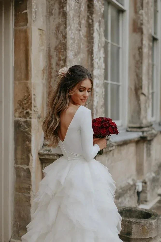 Classy  Wedding Dress Sleeveless plit - Image 3