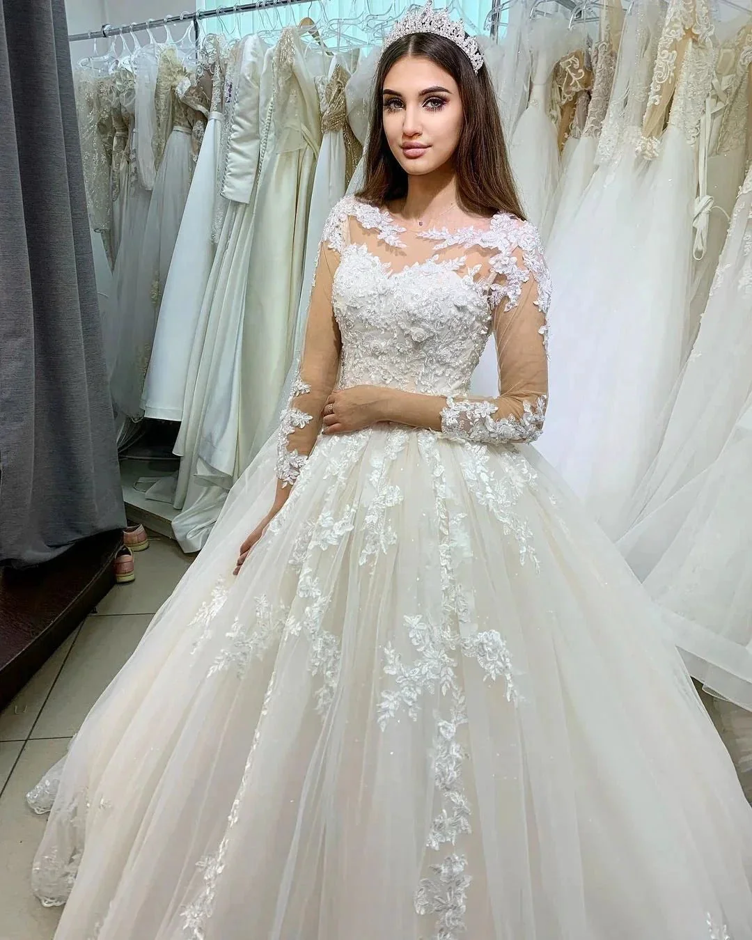 Classy Long Princess Appliques Lace Tulle Wedding Dress with Sleeves - Image 2