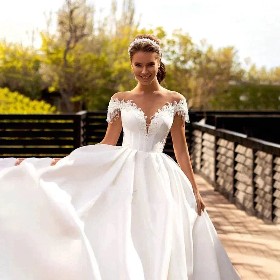 Custom Made Princess Wedding Dress A Line Beaded Lace Appliques Bride Dresses Illusion Back Party Dress Long Train Wedding Gowns - Image 2