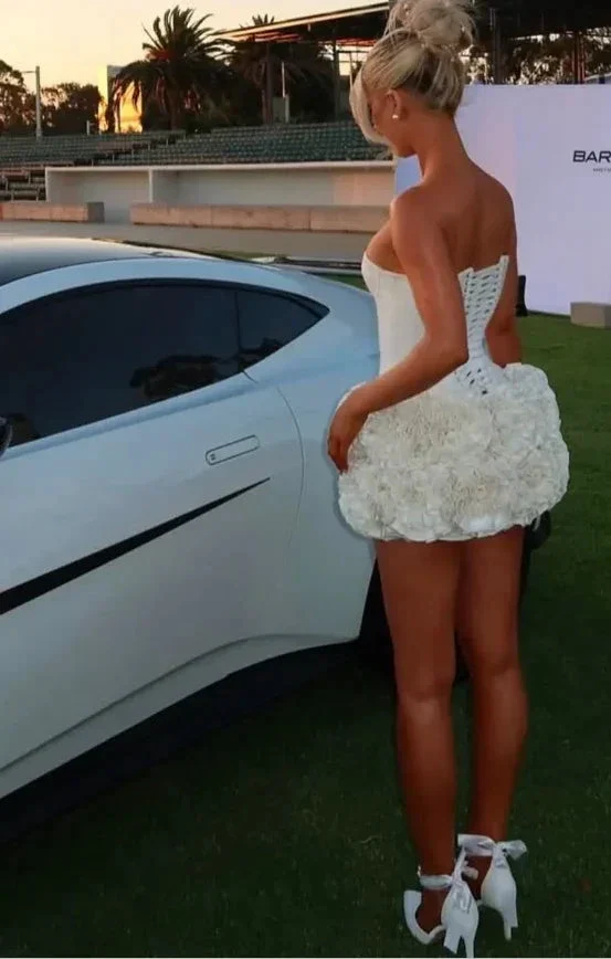 Cute White Strapless Pleated Rose Cocktail Dress Satin Bodycon Mini Homecoming Dress Y8282 - Image 2