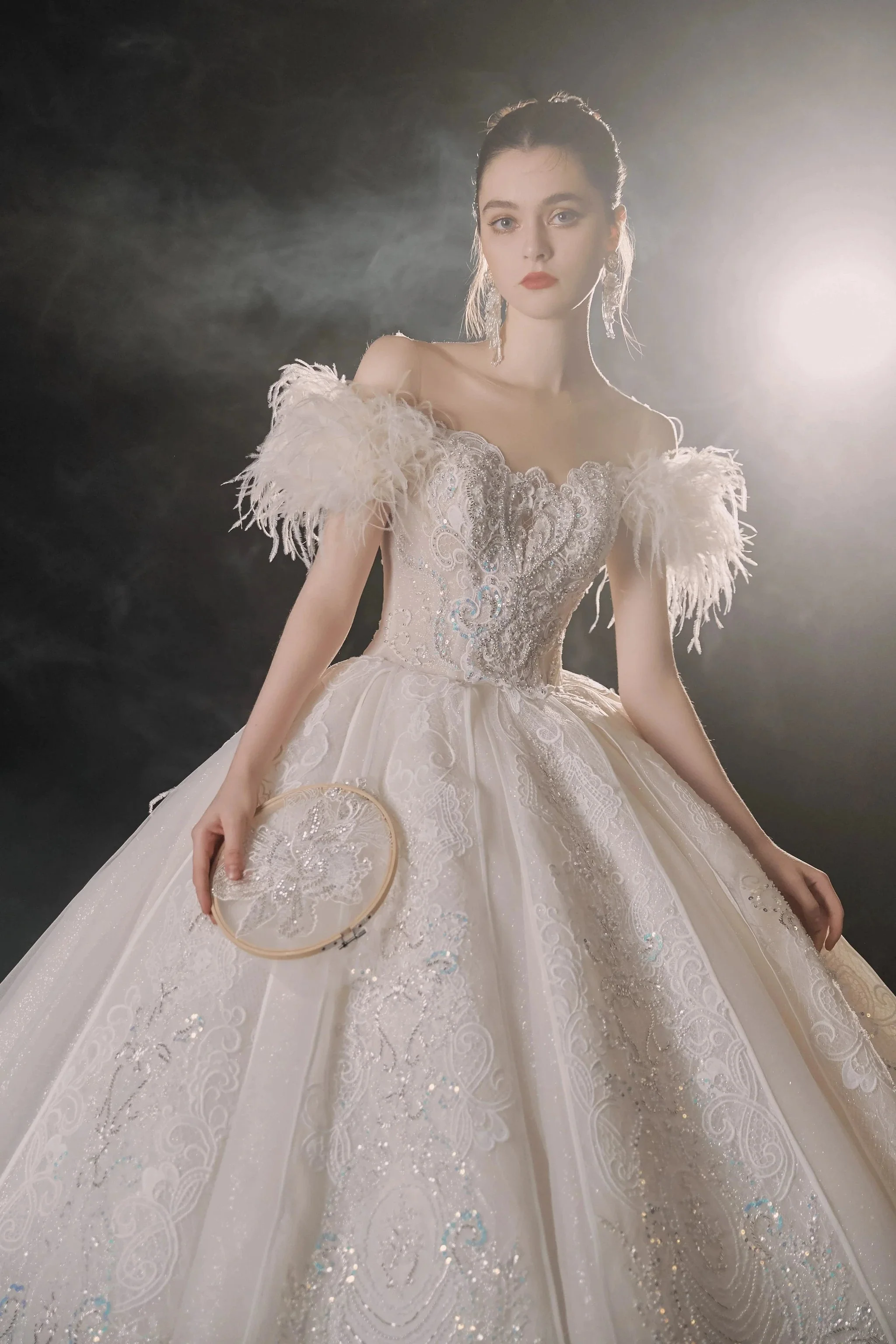Luxurious Off-the-Shoulder Ball Gown Sweetheart Neckline Feather Trim Beaded Lace Wedding Dress with Glitter Train E-306 - Image 5