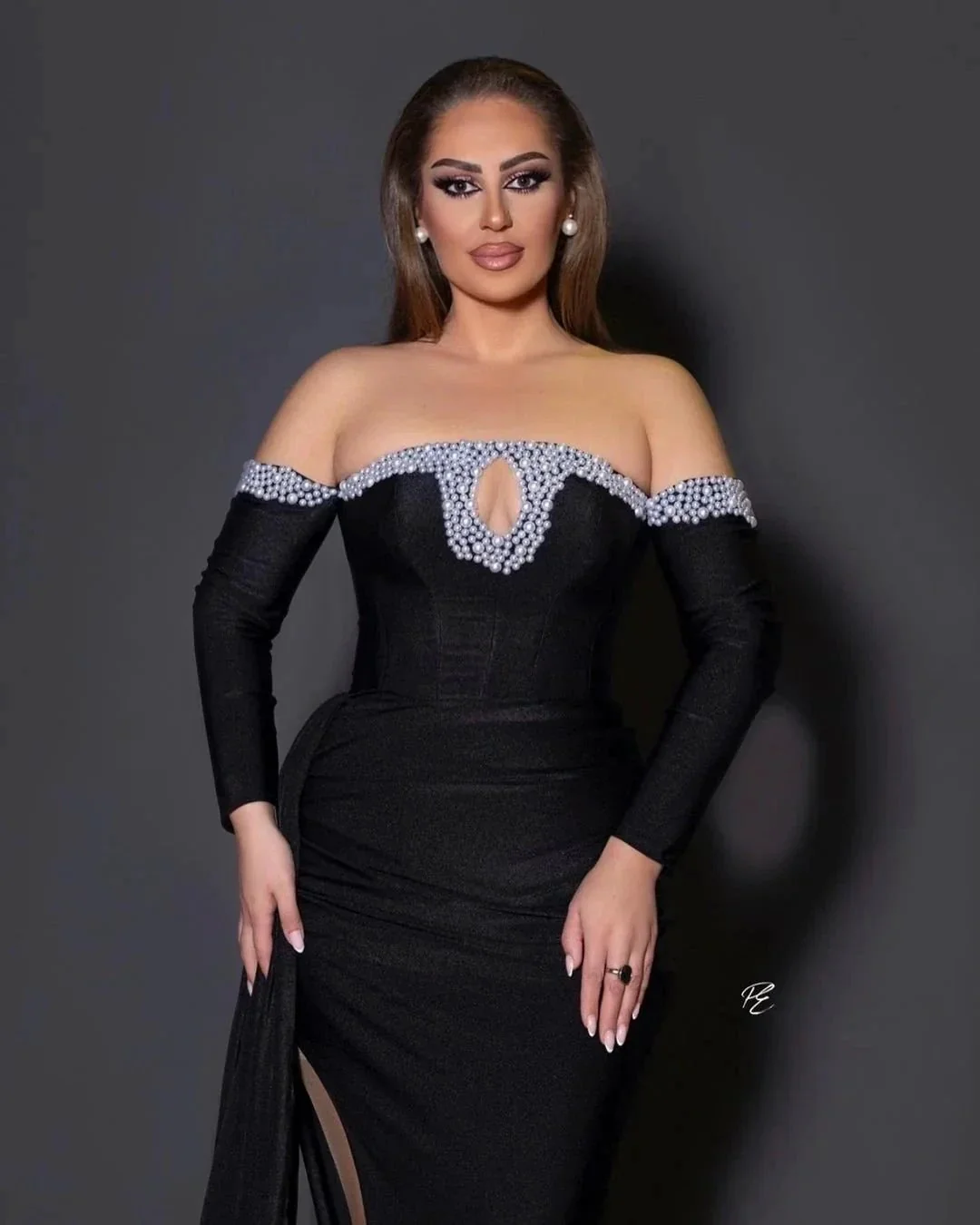 Deluxe Black Floor Length Long Sleeves Mermaid Satin Prom Dress with beads - Image 3