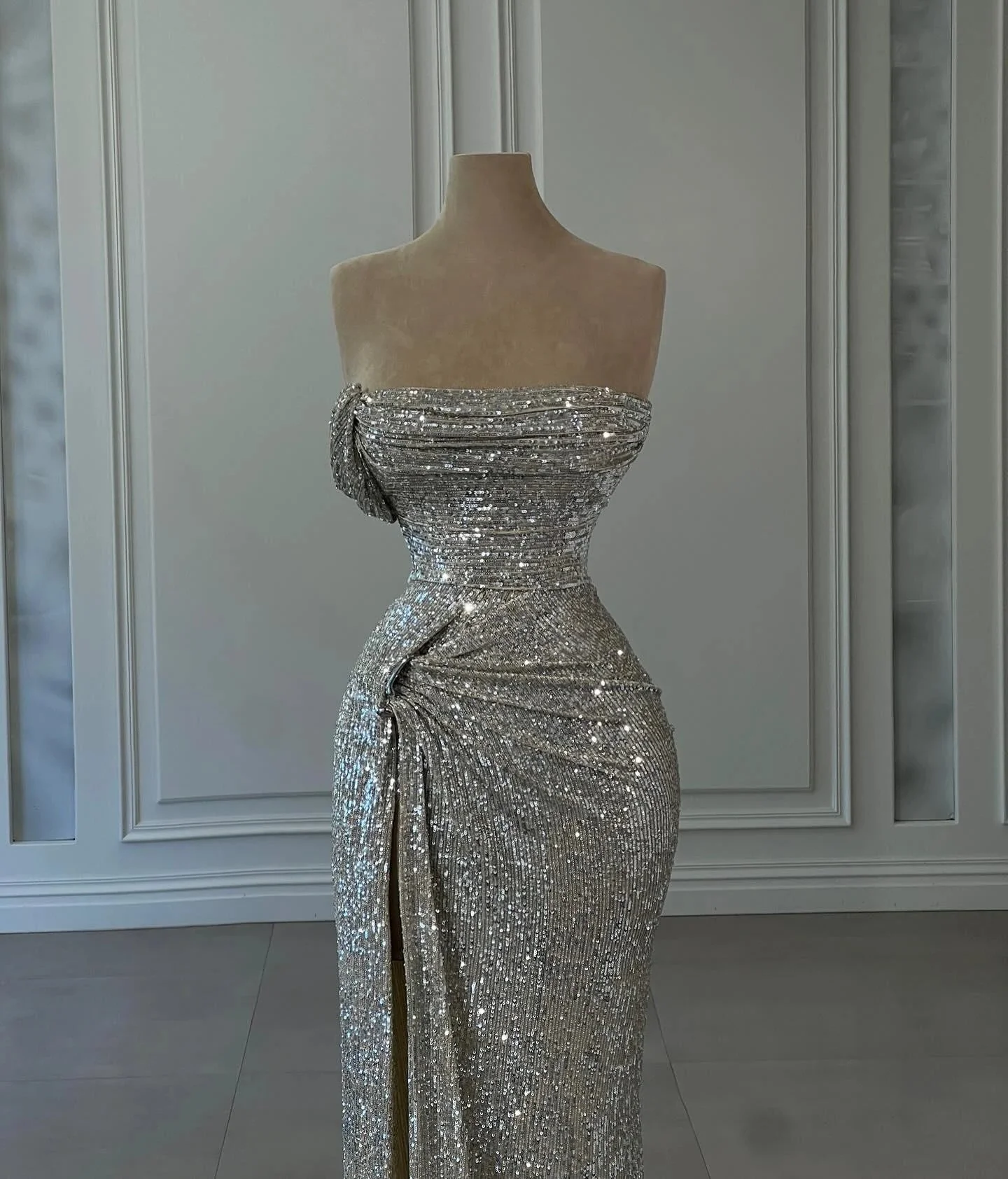 Designer Column Sequined Strapless Sleeveless Prom Dresses With Ruffles - Image 2