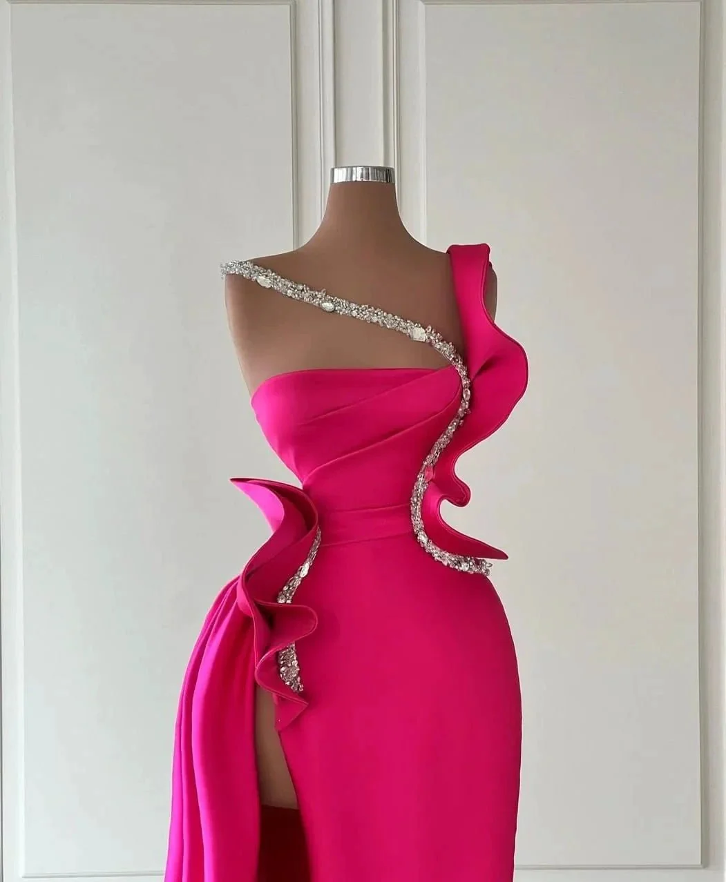 Designer Long Glitter Sleeveless Split Front Prom Dress With Ruffles - Image 2