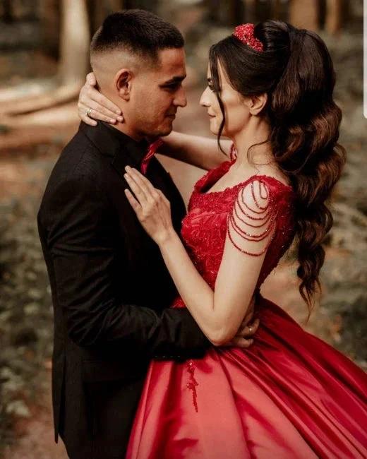 Designer Red A-Line Sleeveless Wedding Dresses With Lace - Image 3