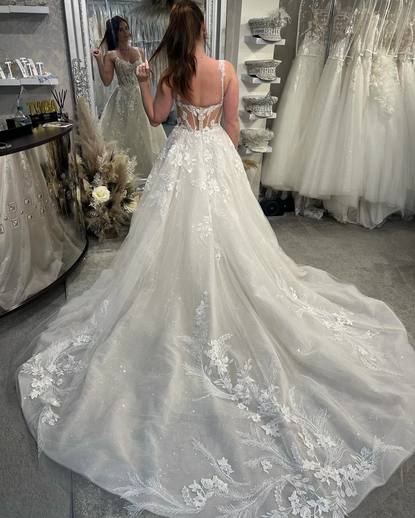 Designer White A-line  Spaghetti Straps Sleeveless Tulle Wedding Dresses With Lace - Image 2