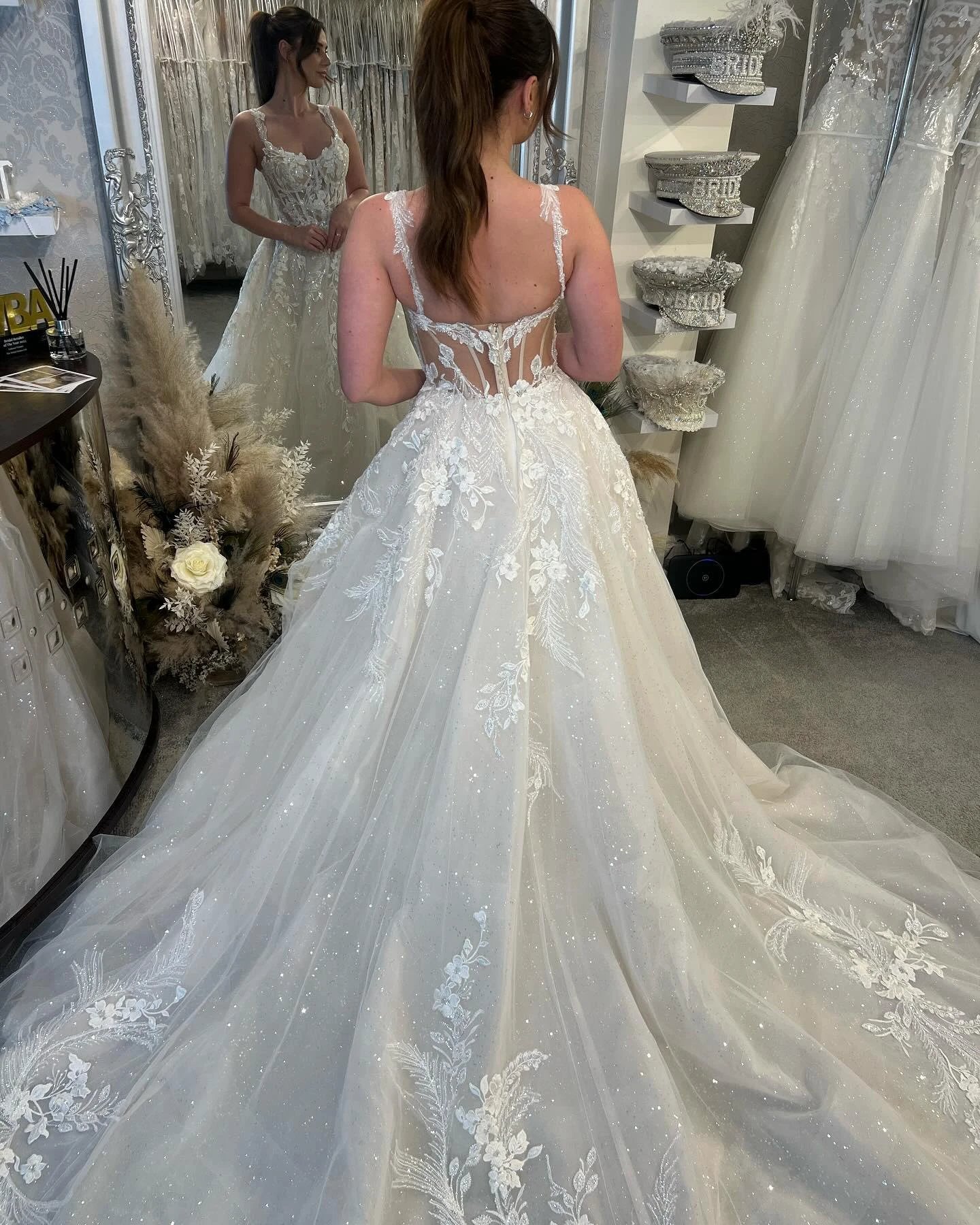 Designer White A-line  Spaghetti Straps Sleeveless Tulle Wedding Dresses With Lace - Image 3
